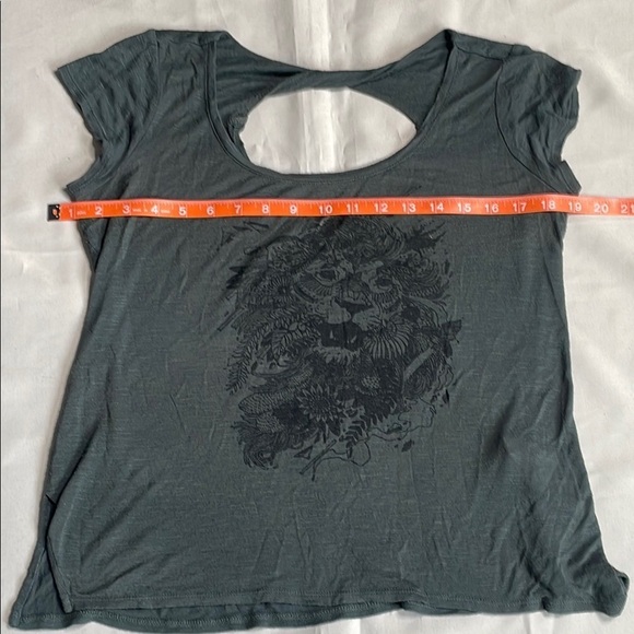 JESSICA SIMPSON Green Graphic Tee - Picture 6 of 10